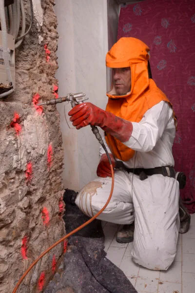 raitement curatif de la mérule par injection sur mur en pierre en Anjou